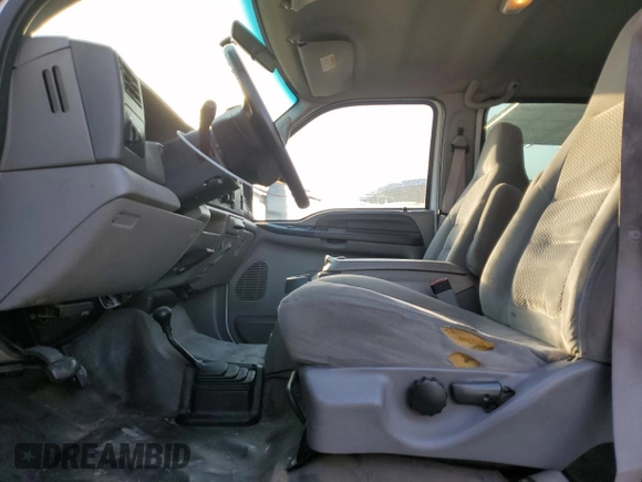 2001 Ford F-250 XL with VIN 1FTNW21F51EB92930, listed as a Copart auction lot 57807185 with 367,995 mi miles and Salvage title. Bid and sale history available at DreamBid. Image 7.