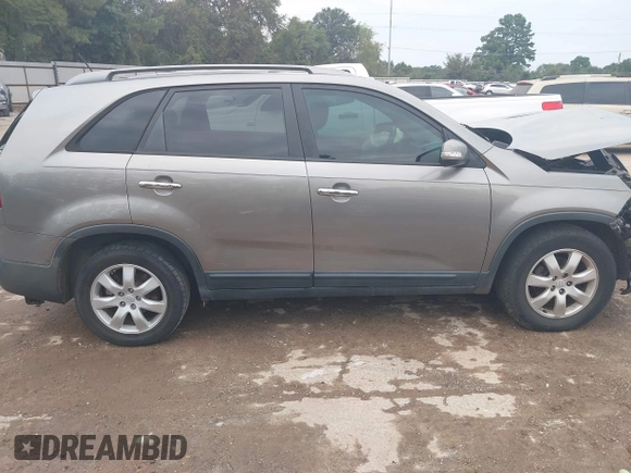 2011 Kia Sorento LX with VIN 5XYKT4A22BG149224, listed as a IAAI auction lot 40252333 with 183,619 mi miles. Bid and sale history available at carsss.com. Image 14.