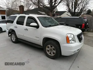 2013 GMC Yukon SLT with VIN 1GKS2CE09DR238626, listed as a IAAI auction lot 41758168 with 170,371 mi miles. Bid and sale history available at carsss.com. Image 1.
