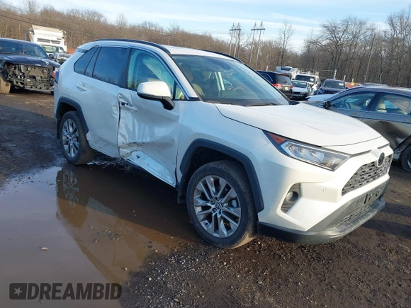 2021 Toyota RAV4 XLE Premium z VIN 2T3A1RFV2MW217009, wystawiony jako IAAI lot #41526066 z przebiegiem 36 619 mil mil oraz . Historia ofert i sprzedaży dostępna na DreamBid. Obrazek 1.
