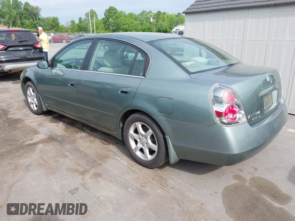 2006 Nissan Altima 2.5 S with VIN 1N4AL11D66C140098, listed as a IAAI auction lot 42099065 with 235,405 mi miles. Bid and sale history available at carsss.com. Image 3.
