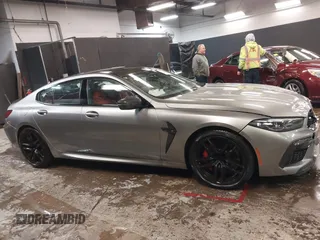 2022 BMW M8 Competition z VIN WBSGV0C04NCH71560, wystawiony jako IAAI lot #41542278 z przebiegiem 28 117 mil mil oraz . Historia ofert i sprzedaży dostępna na DreamBid. Obrazek 13.