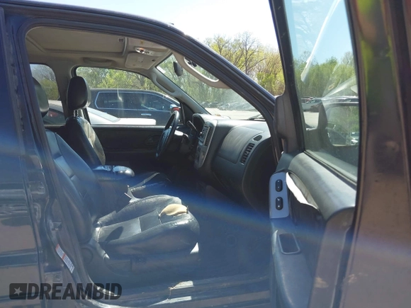 2003 Ford Escape Limited с VIN 1FMCU94103KB90251, выставлен на аукционе IAAI как лот 42034006 с пробегом 225 566 миль миль и . История ставок и продаж доступна на DreamBid. Изображение 5.