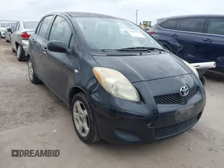 2010 Toyota Yaris z VIN JTDKT4K32A5307088, wystawiony jako IAAI lot #42460292 z przebiegiem 170 515 mil mil oraz . Historia ofert i sprzedaży dostępna na DreamBid. Obrazek 1.
