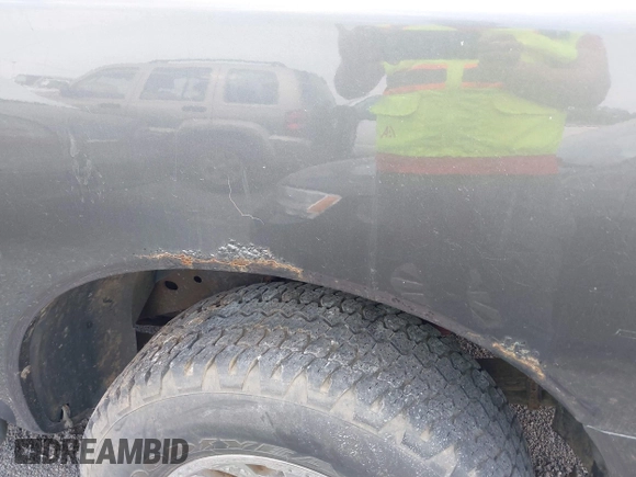 2005 Nissan Titan LE z VIN 1N6AA07B05N557667, wystawiony jako IAAI lot #42292562 z przebiegiem 197 874 mil mil oraz . Historia ofert i sprzedaży dostępna na DreamBid. Obrazek 12.
