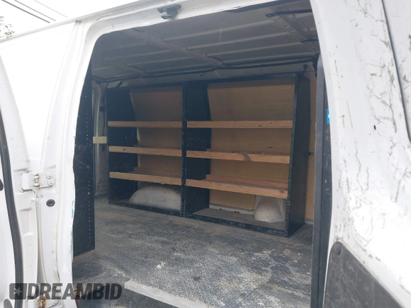 2012 Ford Econoline Cargo Commercial z VIN 1FTNE2EL2CDB16707, wystawiony jako IAAI lot #42358039 z przebiegiem 250 186 mil mil oraz . Historia ofert i sprzedaży dostępna na DreamBid. Obrazek 8.