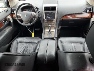 2013 Lincoln MKX z VIN 2LMDJ8JK6DBL01017, wystawiony jako Copart lot #58862985 z przebiegiem 216 753 mil mil oraz Szkoda całkowita • Salvage title. Historia ofert i sprzedaży dostępna na DreamBid. Obrazek 8.