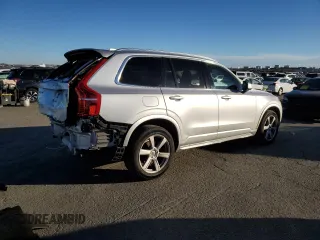 2021 Volvo XC90 Momentum with VIN YV4A221K6M1712505, listed as a Copart auction lot 87847165 with 85,095 mi miles and Salvage Title. Bid and sale history available at carsss.com. Image 3.