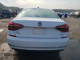 2017 Volkswagen Passat S z VIN 1VWAT7A33HC033174, wystawiony jako Copart lot #57341605 z przebiegiem 197 560 mil mil oraz Szkoda całkowita • Salvage title. Historia ofert i sprzedaży dostępna na DreamBid. Obrazek 6.