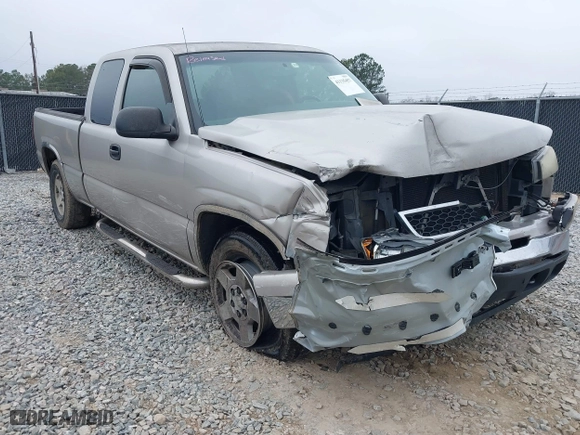 2006 Chevrolet Silverado 1500 LT1 with VIN 1GCEC19V96Z182898, listed as a IAAI auction lot 41135457 with 152,973 mi miles. Bid and sale history available at carsss.com. Image 1.