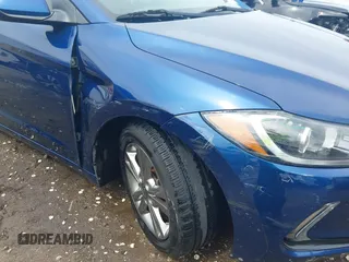 2017 Hyundai Elantra SE z VIN 5NPD84LFXHH128875, wystawiony jako IAAI lot #42260974 z przebiegiem 103 009 mil mil oraz . Historia ofert i sprzedaży dostępna na DreamBid. Obrazek 6.