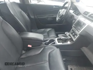 2010 Volkswagen Passat z VIN WVWXK9AN4AE106222, wystawiony jako IAAI lot #42361130 z przebiegiem 104 933 mil mil oraz . Historia ofert i sprzedaży dostępna na DreamBid. Obrazek 5.