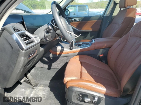 2024 BMW X7 xDrive40i with VIN 5UX23EM02R9V74498, listed as a Copart auction lot 52440245 with 9,613 mi miles and Salvage Title. Bid and sale history available at carsss.com. Image 7.