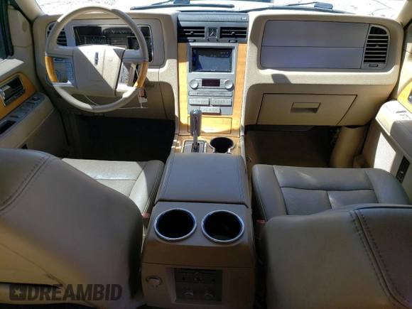 2008 Lincoln Navigator z VIN 5LMFU28558LJ18851, wystawiony jako Copart lot #54992975 z przebiegiem 72 871 mil mil oraz Szkody całkowita. Historia ofert i sprzedaży dostępna na DreamBid. Obrazek 8.