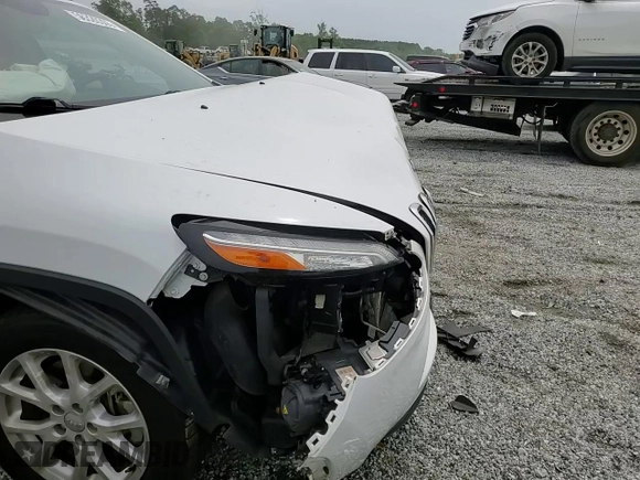 2018 Jeep Cherokee Latitude Plus z VIN 1C4PJLLX9JD588366, wystawiony jako Copart lot #56320305 z przebiegiem 125 585 mil mil oraz Szkoda całkowita • Salvage title. Historia ofert i sprzedaży dostępna na DreamBid. Obrazek 15.