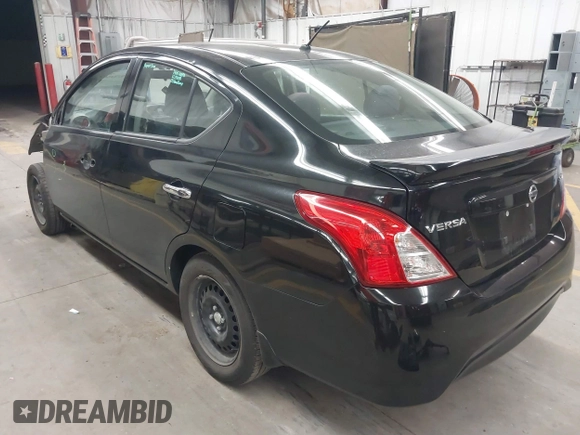 2019 Nissan Versa SV z VIN 3N1CN7APXKL808206, wystawiony jako IAAI lot #41828460 z przebiegiem 95 918 mil mil oraz . Historia ofert i sprzedaży dostępna na DreamBid. Obrazek 3.