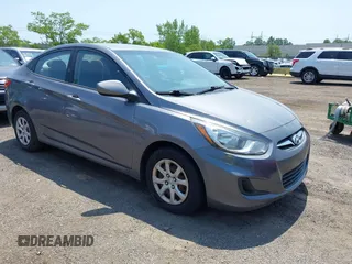 2013 Hyundai Accent GLS z VIN KMHCT4AE3DU507491, wystawiony jako IAAI lot #42404445 z przebiegiem 92 206 mil mil oraz . Historia ofert i sprzedaży dostępna na DreamBid. Obrazek 1.
