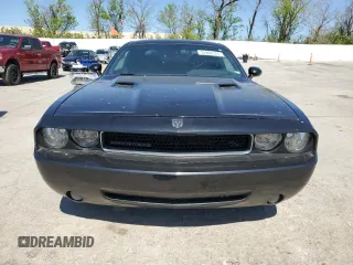 2010 Dodge Challenger R/T Classic z VIN 2B3CJ5DTXAH135299, wystawiony jako Copart lot #51900125 z przebiegiem 184 783 mil mil oraz Szkoda całkowita • Salvage title. Historia ofert i sprzedaży dostępna na DreamBid. Obrazek 5.
