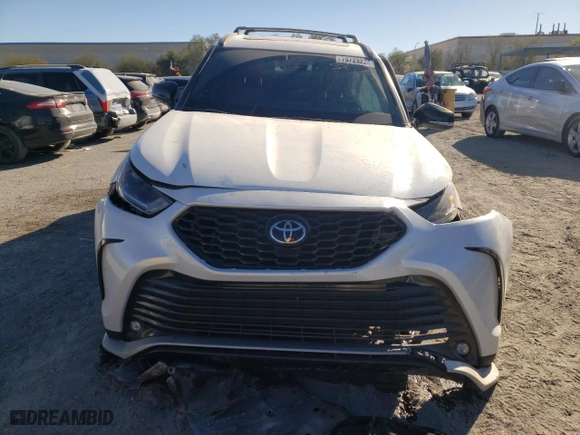 2022 Toyota Highlander XSE with VIN 5TDJZRAH8NS099982, listed as a Copart auction lot 79723234 with 42,992 mi miles and Salvage Title. Bid and sale history available at carsss.com. Image 5.
