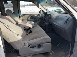 2002 Ford F-150 XL z VIN 1FTRX17W72NB74561, wystawiony jako IAAI lot #41638886 z przebiegiem Nie podano mil oraz . Historia ofert i sprzedaży dostępna na DreamBid. Obrazek 5.