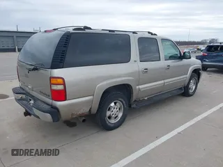 2000 Chevrolet Suburban LT with VIN 3GNFK16T6YG225016, listed as a IAAI auction lot 41702840 with 271,832 mi miles. Bid and sale history available at carsss.com. Image 4.