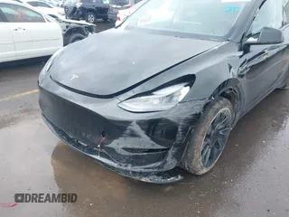 2023 Tesla Model Y Long Range with VIN 7SAYGDEE5PF766685, listed as a IAAI auction lot 41933729 with 25,959 mi miles and . Bid and sale history available at DreamBid. Image 6.