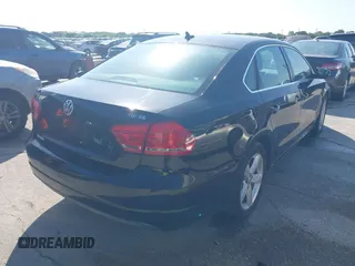 2013 Volkswagen Passat SE z VIN 1VWBN7A36DC061933, wystawiony jako IAAI lot #41972986 z przebiegiem 171 069 mil mil oraz . Historia ofert i sprzedaży dostępna na DreamBid. Obrazek 4.