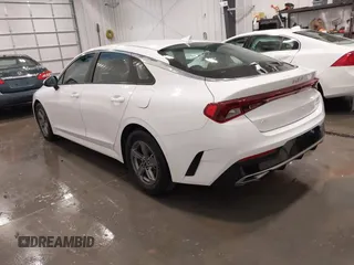 2023 Kia K5 LXS z VIN 5XXG14J2XPG189462, wystawiony jako IAAI lot #42233595 z przebiegiem 17 286 mil mil oraz . Historia ofert i sprzedaży dostępna na DreamBid. Obrazek 3.