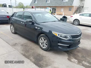 2018 Kia Optima LX z VIN 5XXGT4L3XJG209345, wystawiony jako IAAI lot #42183011 z przebiegiem 136 481 mil mil oraz . Historia ofert i sprzedaży dostępna na DreamBid. Obrazek 1.