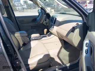 2006 Ford Escape XLT with VIN 1FMCU931X6KB64889, listed as a IAAI auction lot 41779430 with 202,177 mi miles. Bid and sale history available at carsss.com. Image 5.