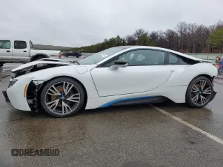 2015 BMW i8 z VIN WBY2Z2C53FV391673, wystawiony jako Copart lot #45827224 z przebiegiem 16 299 mil mil oraz . Historia ofert i sprzedaży dostępna na DreamBid. Obrazek 1.