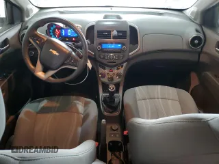 2012 Chevrolet Sonic LT z VIN 1G1JD5SH0C4160507, wystawiony jako Copart lot #49842145 z przebiegiem 134 777 mil mil oraz Czysty tytuł • Clean title. Historia ofert i sprzedaży dostępna na DreamBid. Obrazek 8.