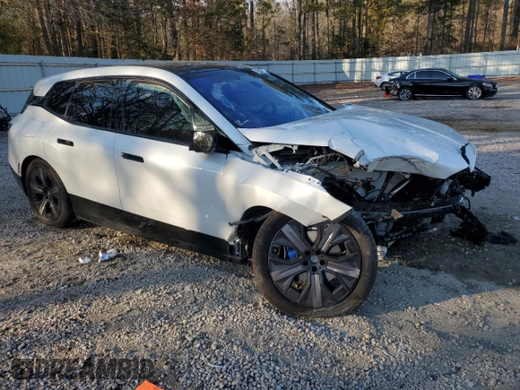 2025 BMW iX xDrive50 with VIN WB523CF0XSCS62033, listed as a Copart auction lot 42503325 with 7,294 mi miles and Salvage Title. Bid and sale history available at carsss.com. Image 4.
