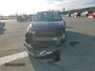 2015 Chevrolet Sonic LS z VIN 1G1JA5SG9F4128675, wystawiony jako Copart lot #88604995 z przebiegiem 124 289 mil mil oraz Szkoda całkowita • Salvage title. Historia ofert i sprzedaży dostępna na DreamBid. Obrazek 10.