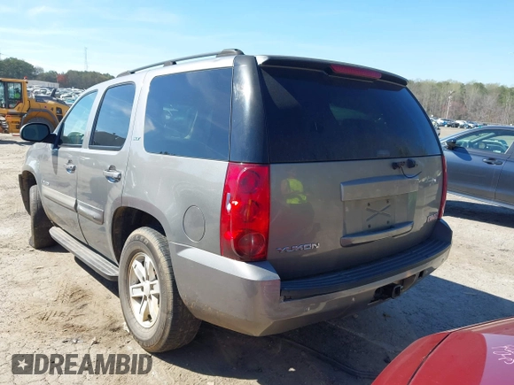 2007 GMC Yukon SLT z VIN 1GKFC13007J138584, wystawiony jako IAAI lot #41750793 z przebiegiem Nie podano mil oraz . Historia ofert i sprzedaży dostępna na DreamBid. Obrazek 3.