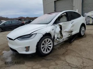2020 Tesla Model X Long Range with VIN 5YJXCAE20LF237695, listed as a Copart auction lot 84420944 with 62,043 mi miles and Salvage Title. Bid and sale history available at carsss.com. Image 1.