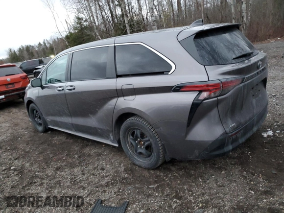 2021 Toyota Sienna XLE with VIN 5TDGSKFC9MS020952, listed as a Copart auction lot 82674544 with 71,333 mi miles and Salvage Title. Bid and sale history available at carsss.com. Image 2.