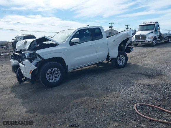 2024 Nissan Frontier S with VIN 1N6ED1CM1RN660317, listed as a IAAI auction lot 41086992 with 4,933 mi miles. Bid and sale history available at carsss.com. Image 2.