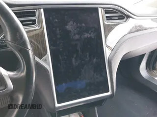 2013 Tesla Model S с VIN 5YJSA1AG2DFP11228, выставлен на аукционе IAAI как лот 41339370 с пробегом 121 237 миль миль и . История ставок и продаж доступна на DreamBid. Изображение 18.