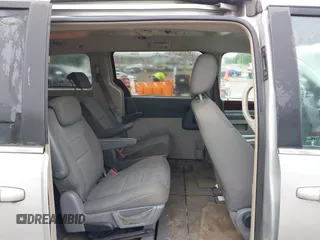 2010 Chrysler Town & Country Touring z VIN 2A4RR5D12AR198014, wystawiony jako IAAI lot #42220458 z przebiegiem 182 529 mil mil oraz . Historia ofert i sprzedaży dostępna na DreamBid. Obrazek 8.