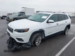 2021 Jeep Cherokee Latitude Lux z VIN 1C4PJMMX4MD221786, wystawiony jako IAAI lot #42432825 z przebiegiem 54 297 mil mil oraz . Historia ofert i sprzedaży dostępna na DreamBid. Obrazek 2.