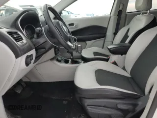 2019 Jeep Compass Latitude с VIN 3C4NJDBB7KT695401, выставлен на аукционе Copart как лот 87839655 с пробегом 121 437 миль миль и Списание • Salvage title. История ставок и продаж доступна на DreamBid. Изображение 7.