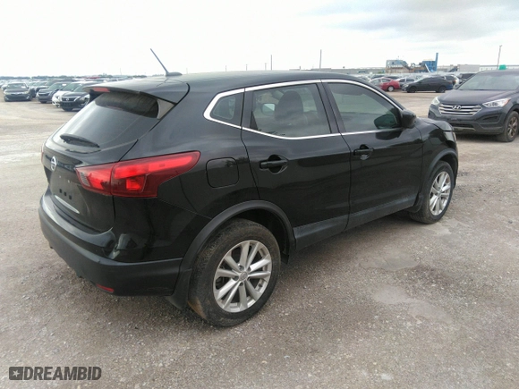 2018 Nissan Rogue Sport S with VIN JN1BJ1CP3JW501194, listed as a IAAI auction lot 40019503 with 63,929 mi miles. Bid and sale history available at carsss.com. Image 4.