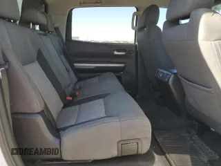 2015 Toyota Tundra SR5 z VIN 5TFDW5F14FX455172, wystawiony jako Copart lot #52971945 z przebiegiem 194 019 mil mil oraz Szkoda całkowita • Salvage title. Historia ofert i sprzedaży dostępna na DreamBid. Obrazek 10.