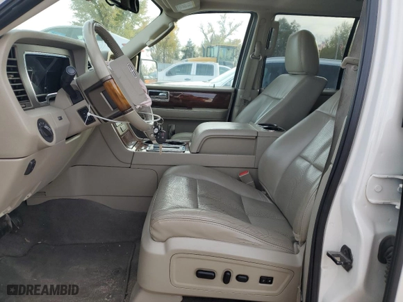2013 Lincoln Navigator L with VIN 5LMJJ3J58DEL06961, listed as a Copart auction lot 80228444 with 184,384 mi miles and Salvage Title. Bid and sale history available at carsss.com. Image 7.