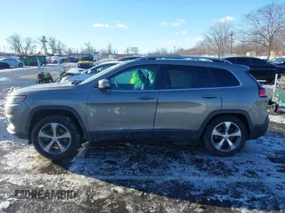 2019 Jeep Cherokee Limited with VIN 1C4PJMDX5KD441256, listed as a IAAI auction lot 41270619 with 83,309 mi miles and . Bid and sale history available at DreamBid. Image 14.