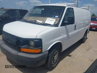 2013 Chevrolet Express Cargo z VIN 1GCWGFBA2D1165045, wystawiony jako IAAI lot #42784501 z przebiegiem 326 439 mil mil oraz . Historia ofert i sprzedaży dostępna na DreamBid. Obrazek 2.