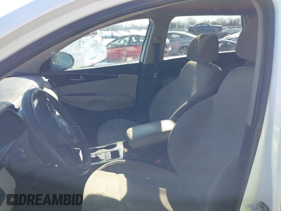 2017 Kia Sorento LX with VIN 5XYPG4A33HG268217, listed as a IAAI auction lot 41595753 with 1 mi miles. Bid and sale history available at carsss.com. Image 5.