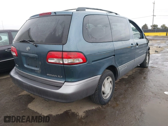 2001 Toyota Sienna LE with VIN 4T3ZF13C01U323995, listed as a IAAI auction lot 41472484 with 232,667 mi miles. Bid and sale history available at carsss.com. Image 4.