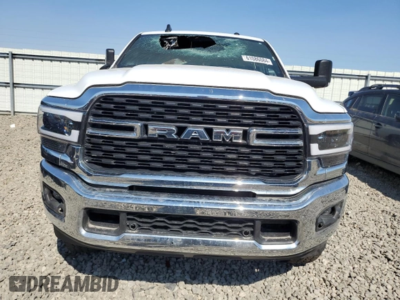 2022 Ram 2500 Big Horn z VIN 3C6UR5JL0NG271552, wystawiony jako Copart lot #61086084 z przebiegiem Nie podano mil oraz Szkoda całkowita • Salvage title. Historia ofert i sprzedaży dostępna na DreamBid. Obrazek 5.